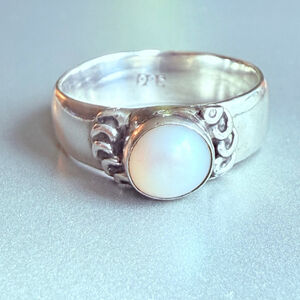 Modern Natural 6mm Freshwater Luna Pearl Solitaire Sterling Silver 925 Band Ring